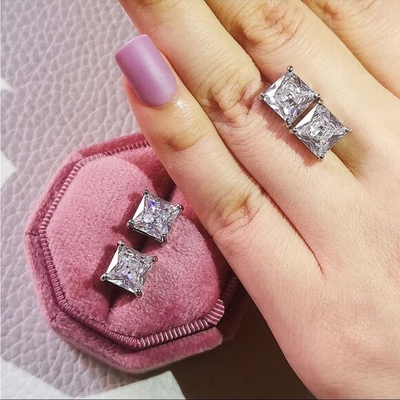 925 Sterling Silver Diamond CZ Square Solitaire Stud Earrings New in Gift Box - Picture 1 of 2